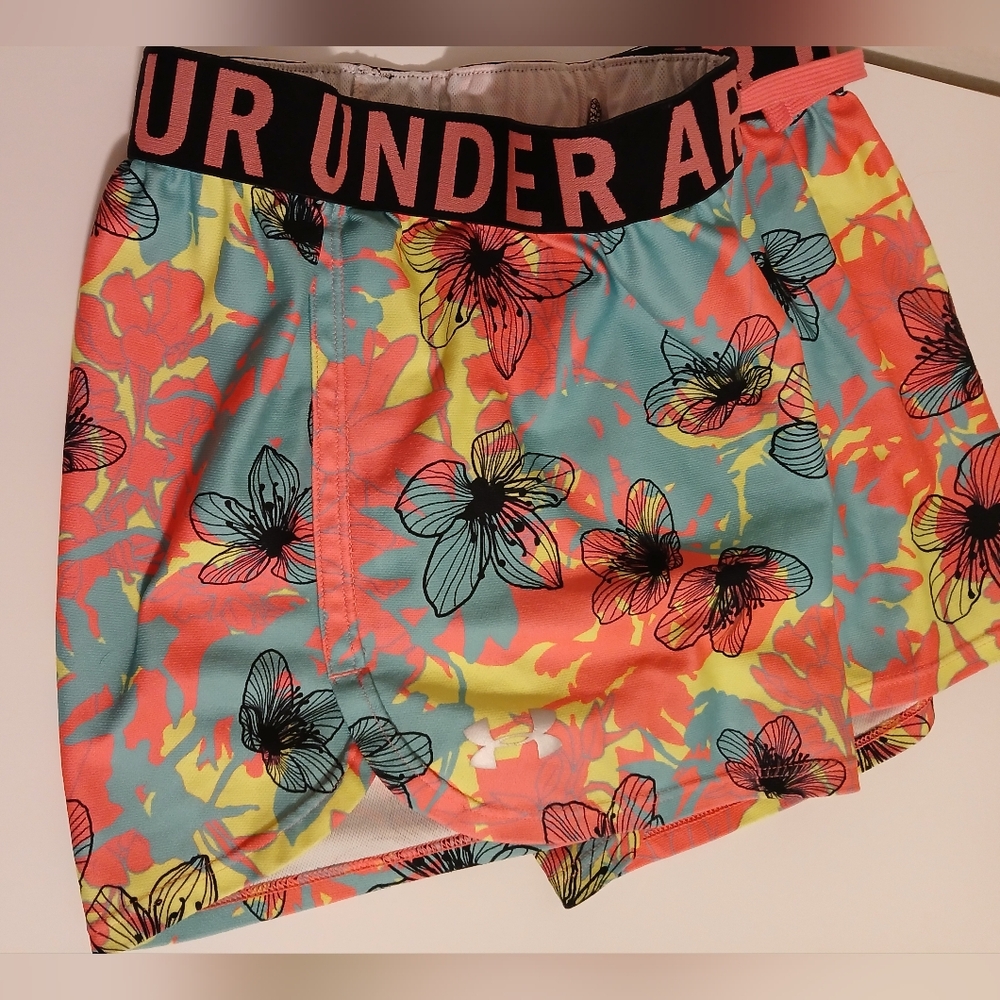 Youth Under‎ Armour Floral Shorts - Picture 2 of 5